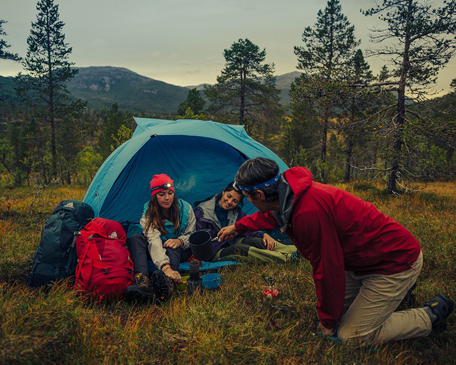 Fol på telttur med deres Gregory rygsække.