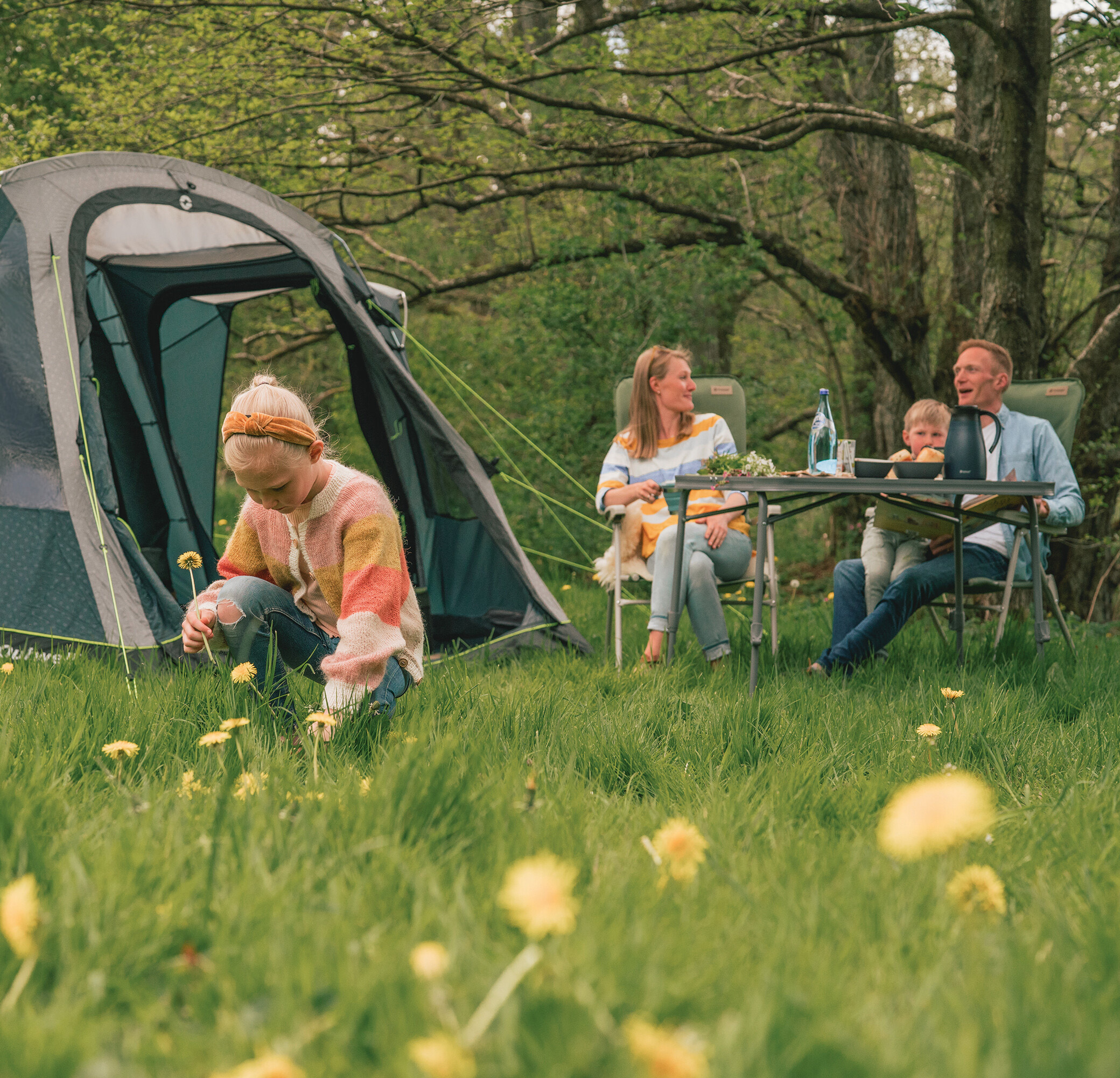 Camping ferie med familien med Outwell telte og camping møbler