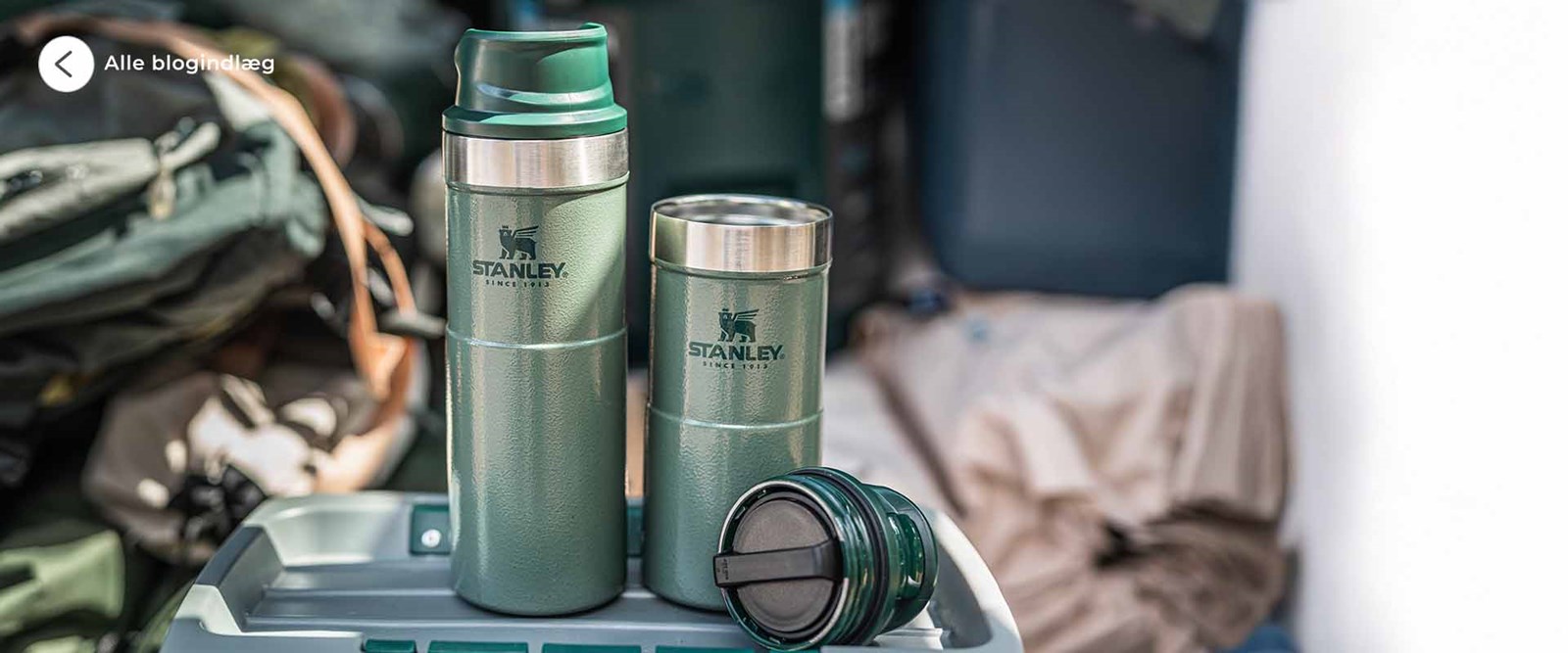 Stanley termokande der står på køleboks