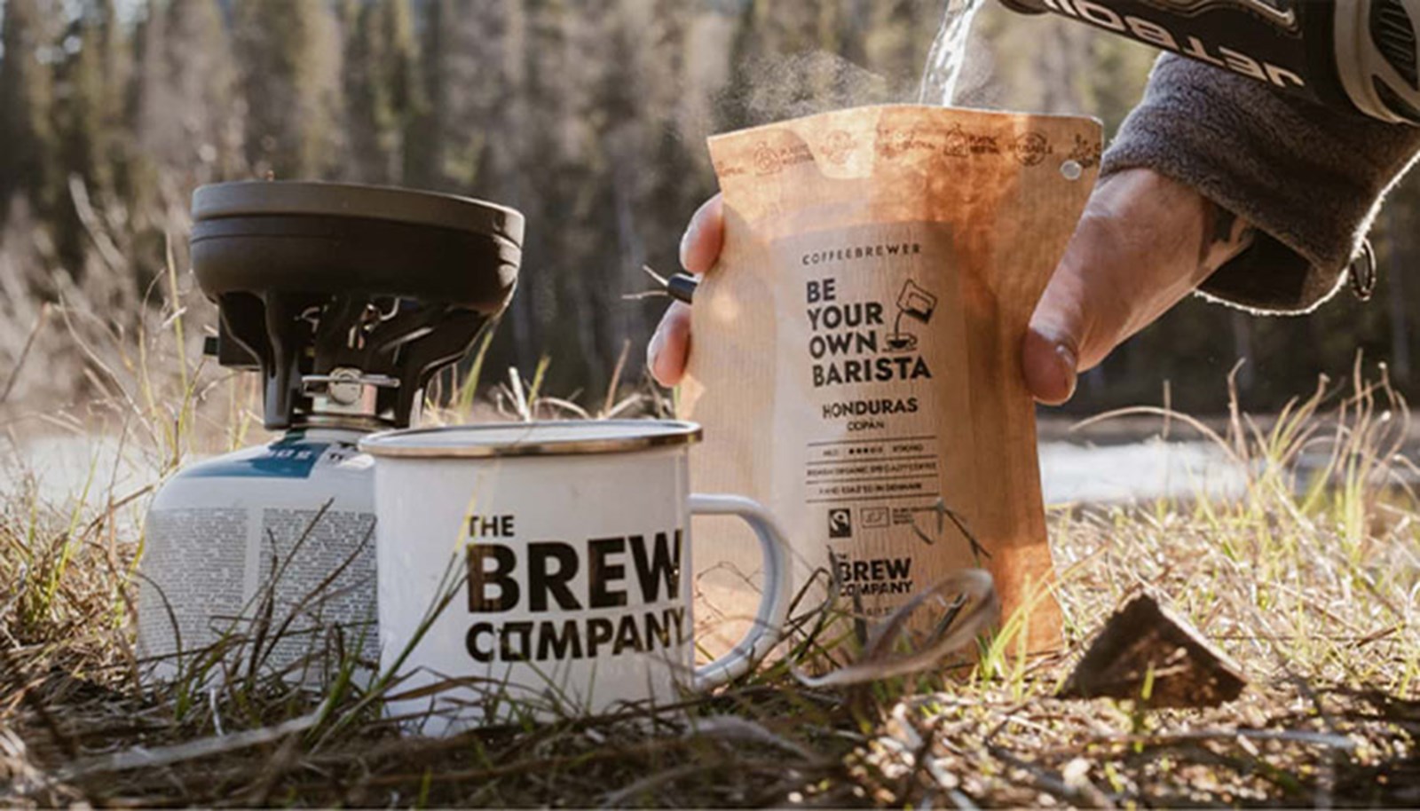 Coffeebrewer i brug i naturen.