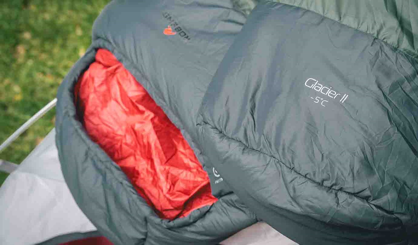 Close up af Robens Glacier II fibersoveposer.