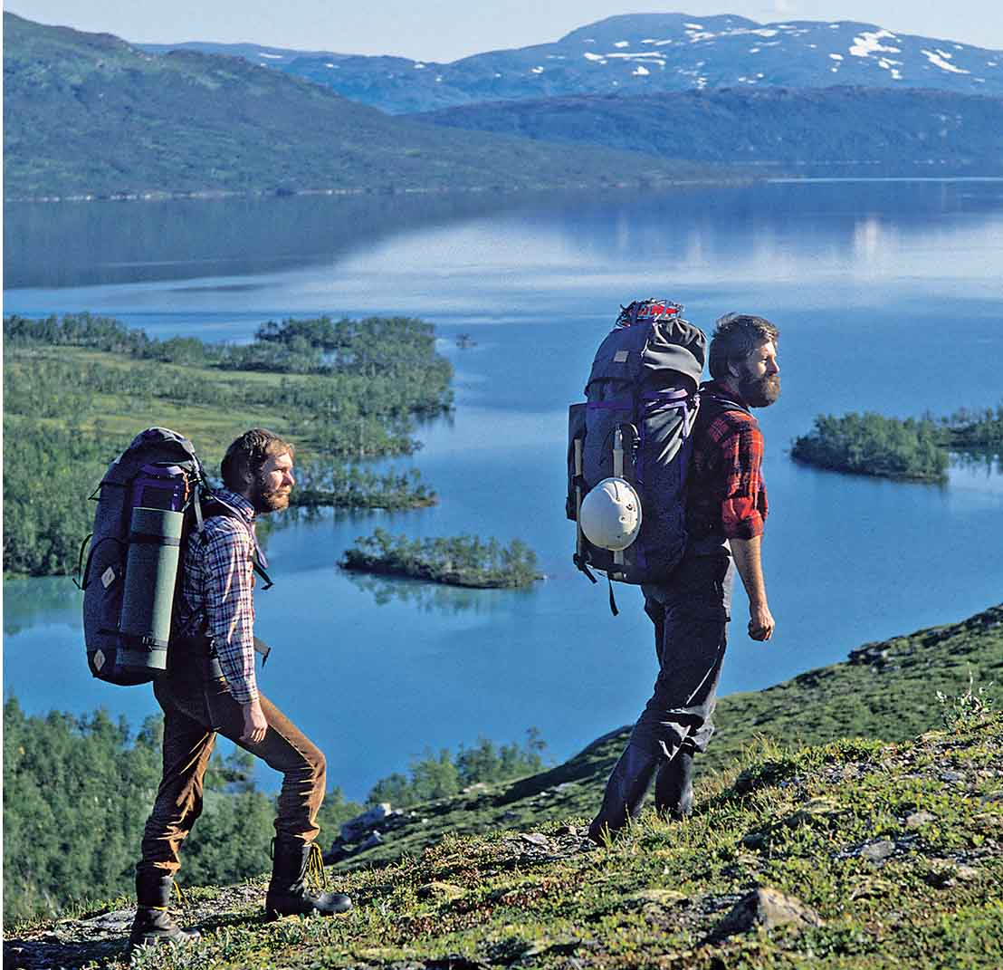 2 mænd der vandre i bjergene