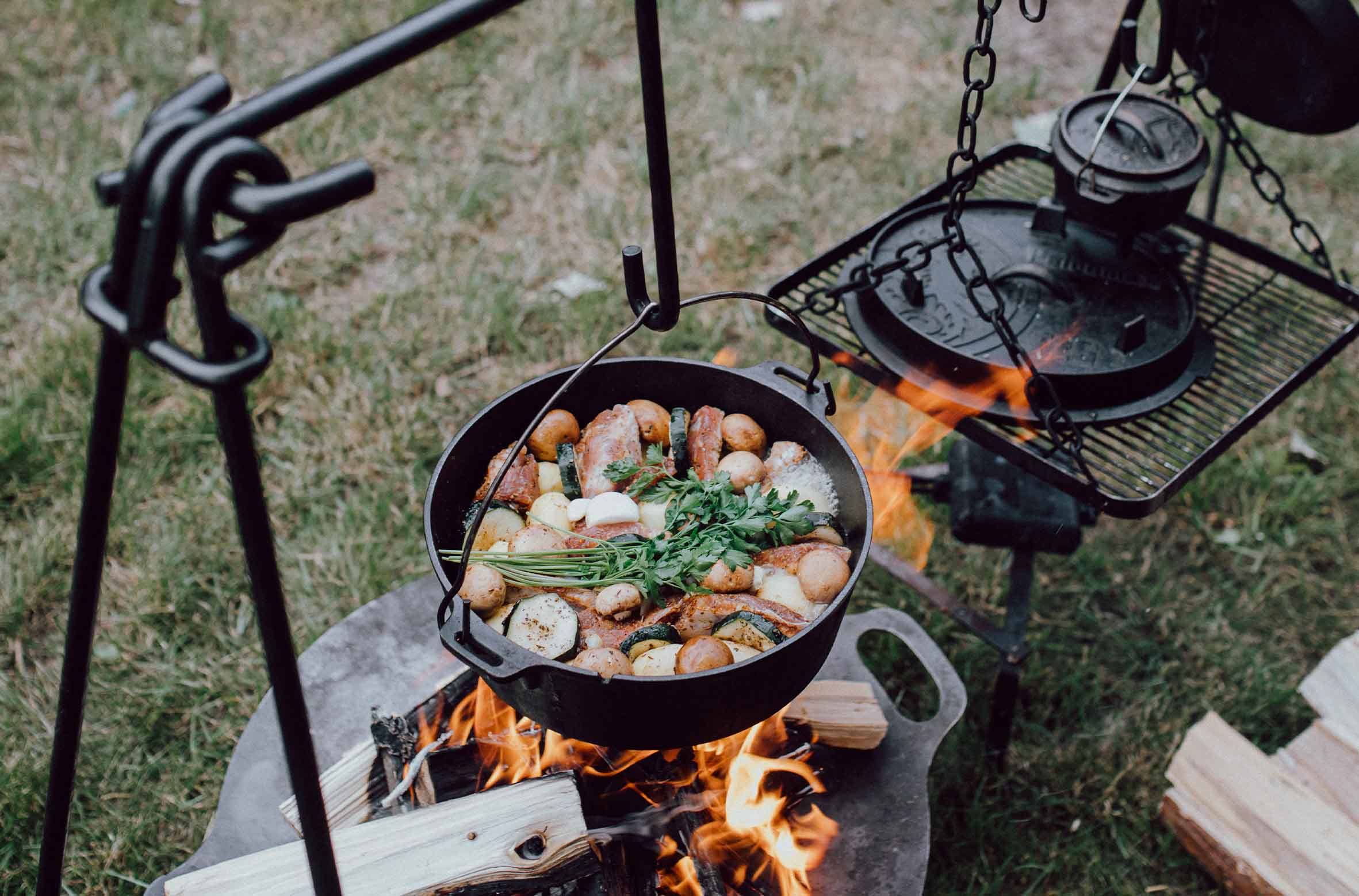Bålstativ med dutch oven