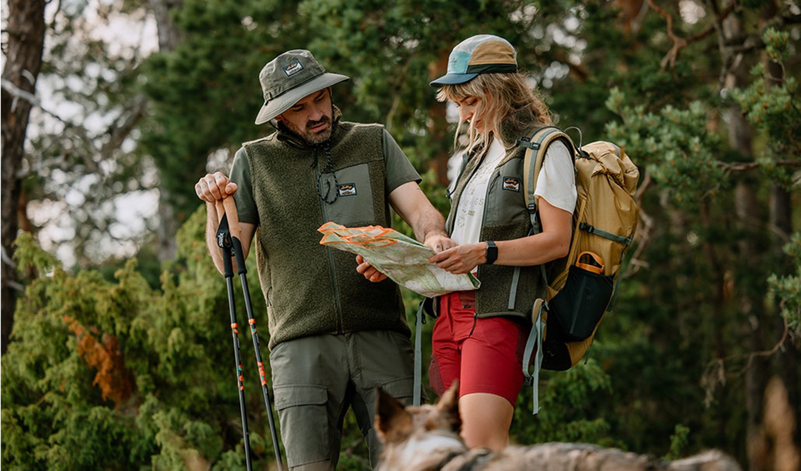 Par der navigerer efter kort.
