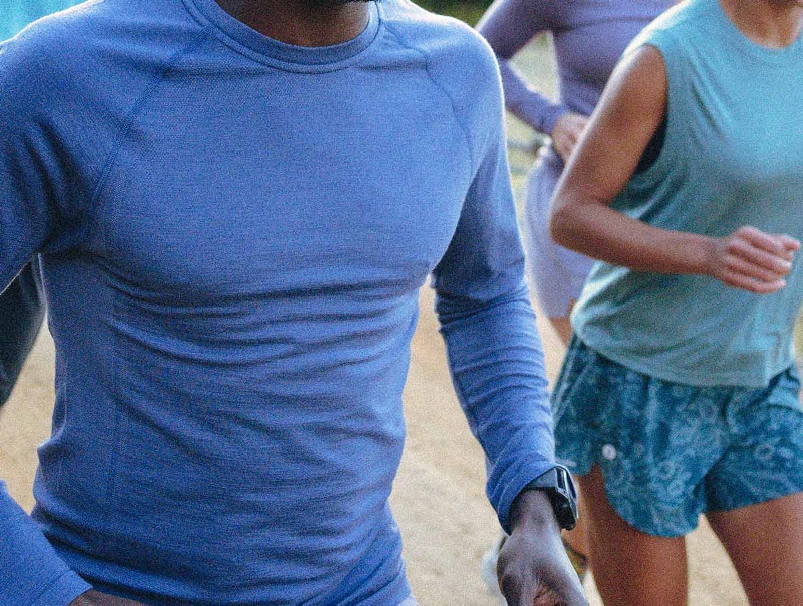 Et close up af et baselayer brugt til løb.