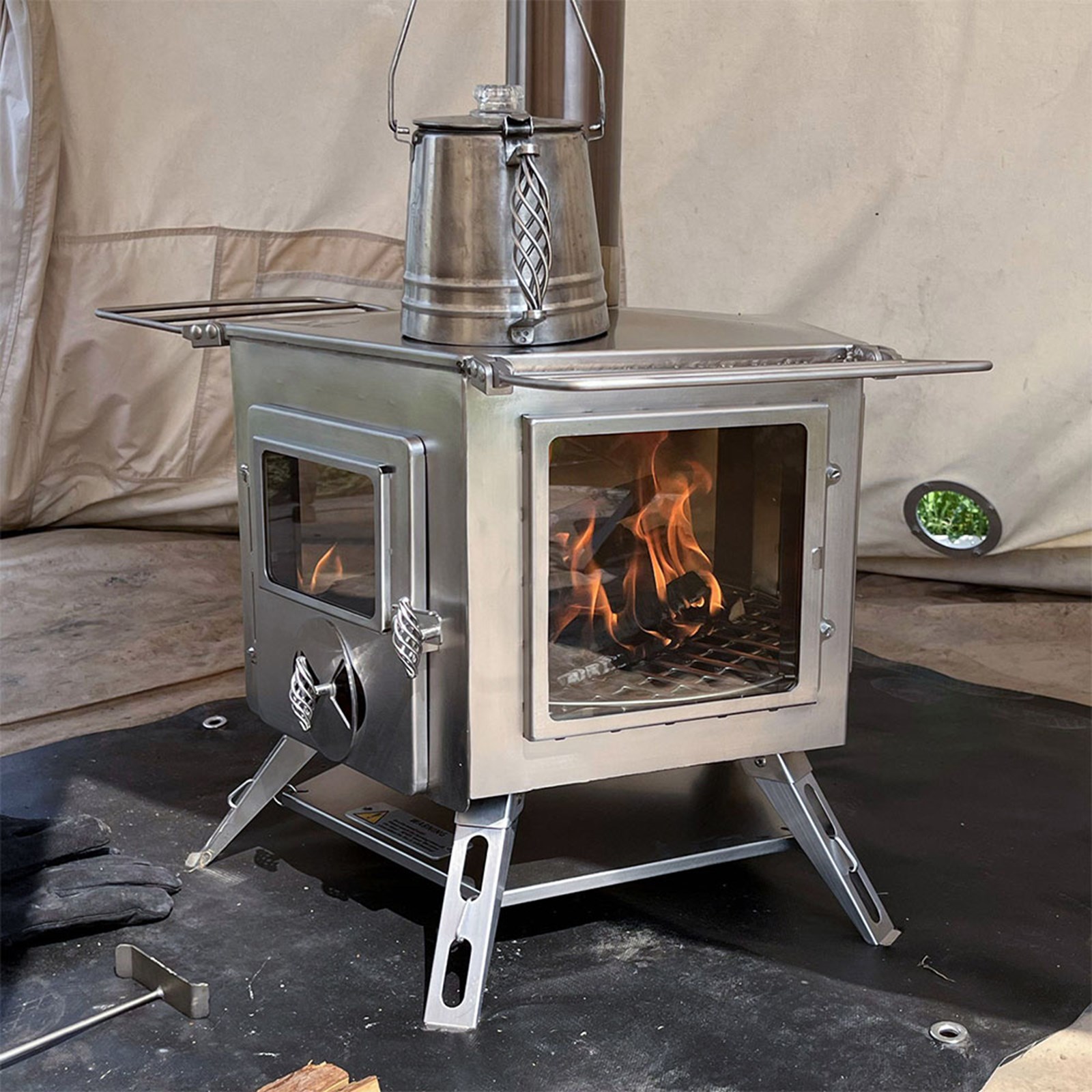 Pentagon stove inde i et telt