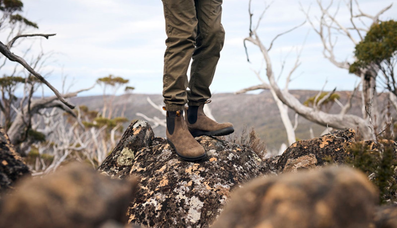 Blundstone støvler ude i naturen.