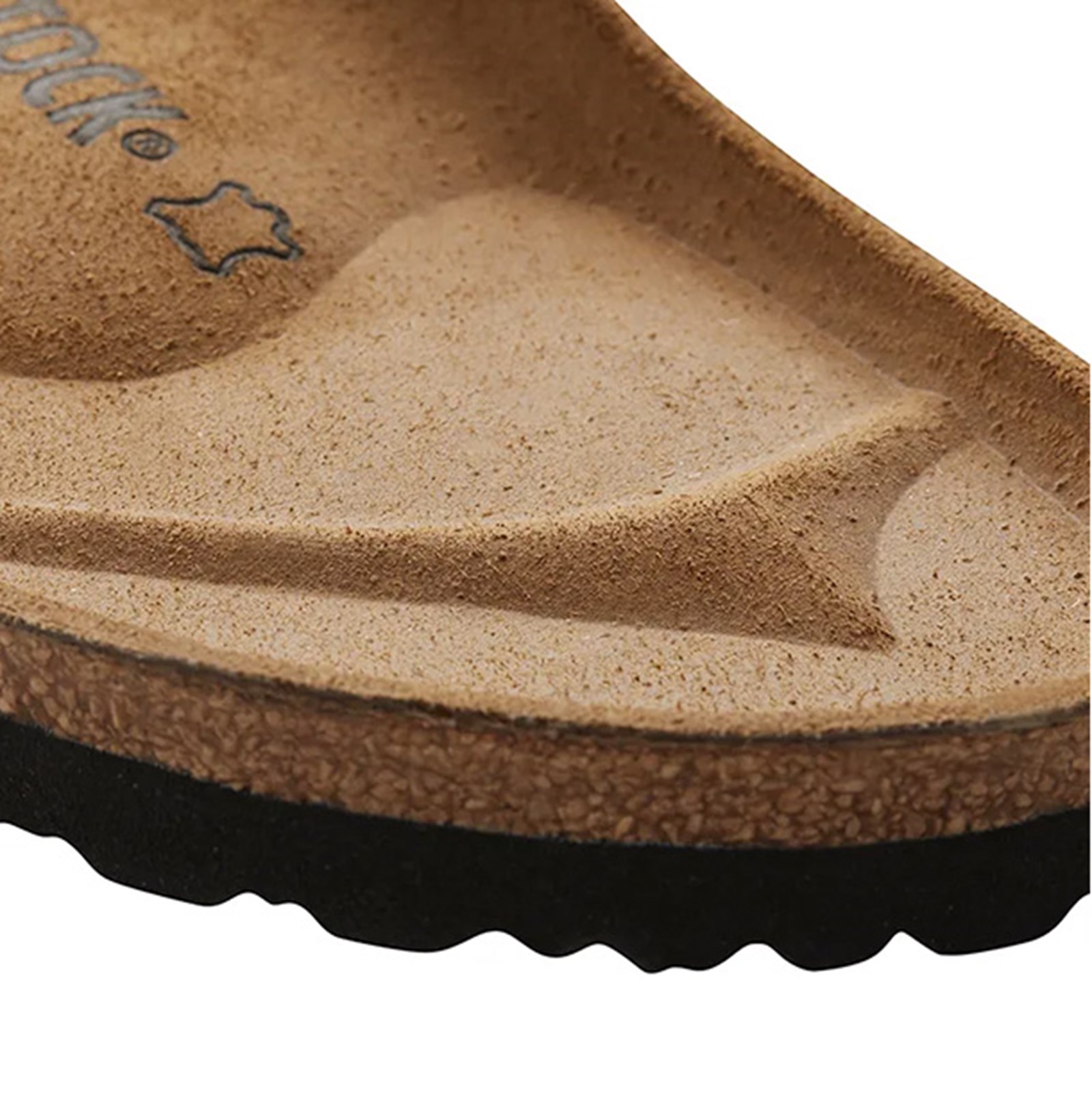 Nærbillede af forhøjningen ved tæerne på fodsengen.