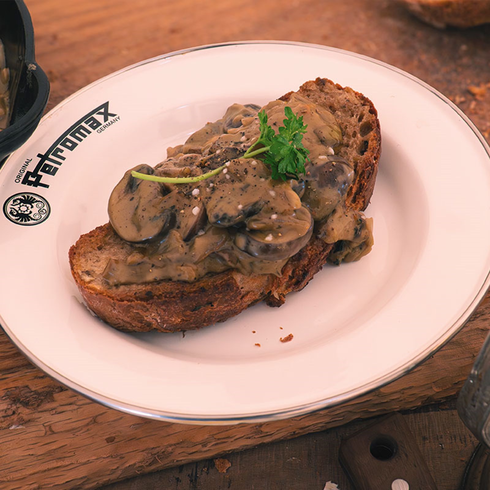 Opskrift på Svampetoast på teltovn.