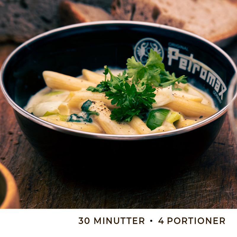 Cremet pasta med spinat og ost