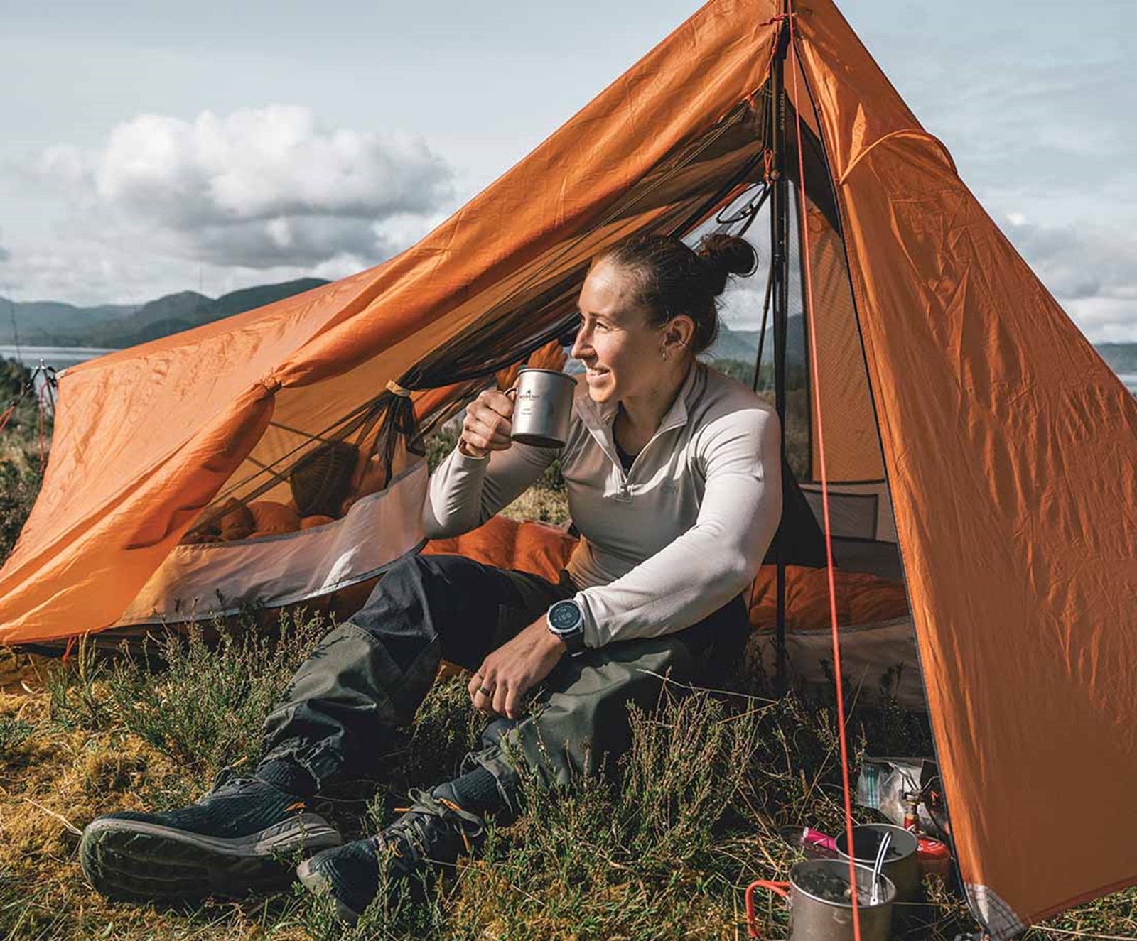 Kvinde i Robens UL-telt.