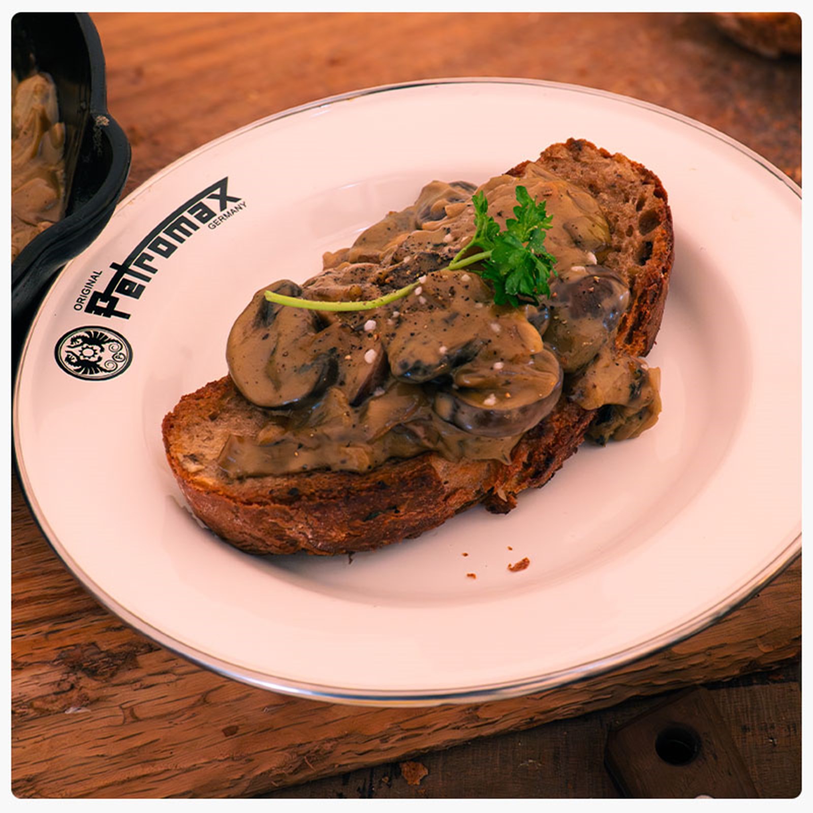 Opskrift på svampetoast på teltovn.