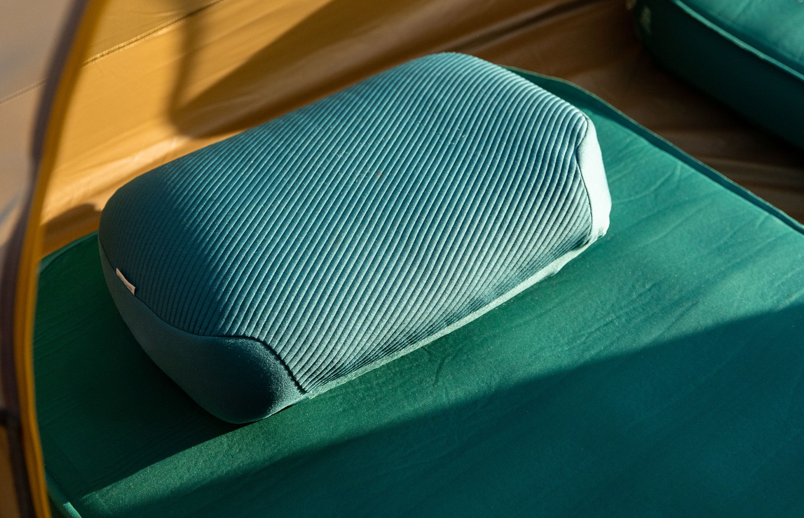 Liggeunderlag i telt