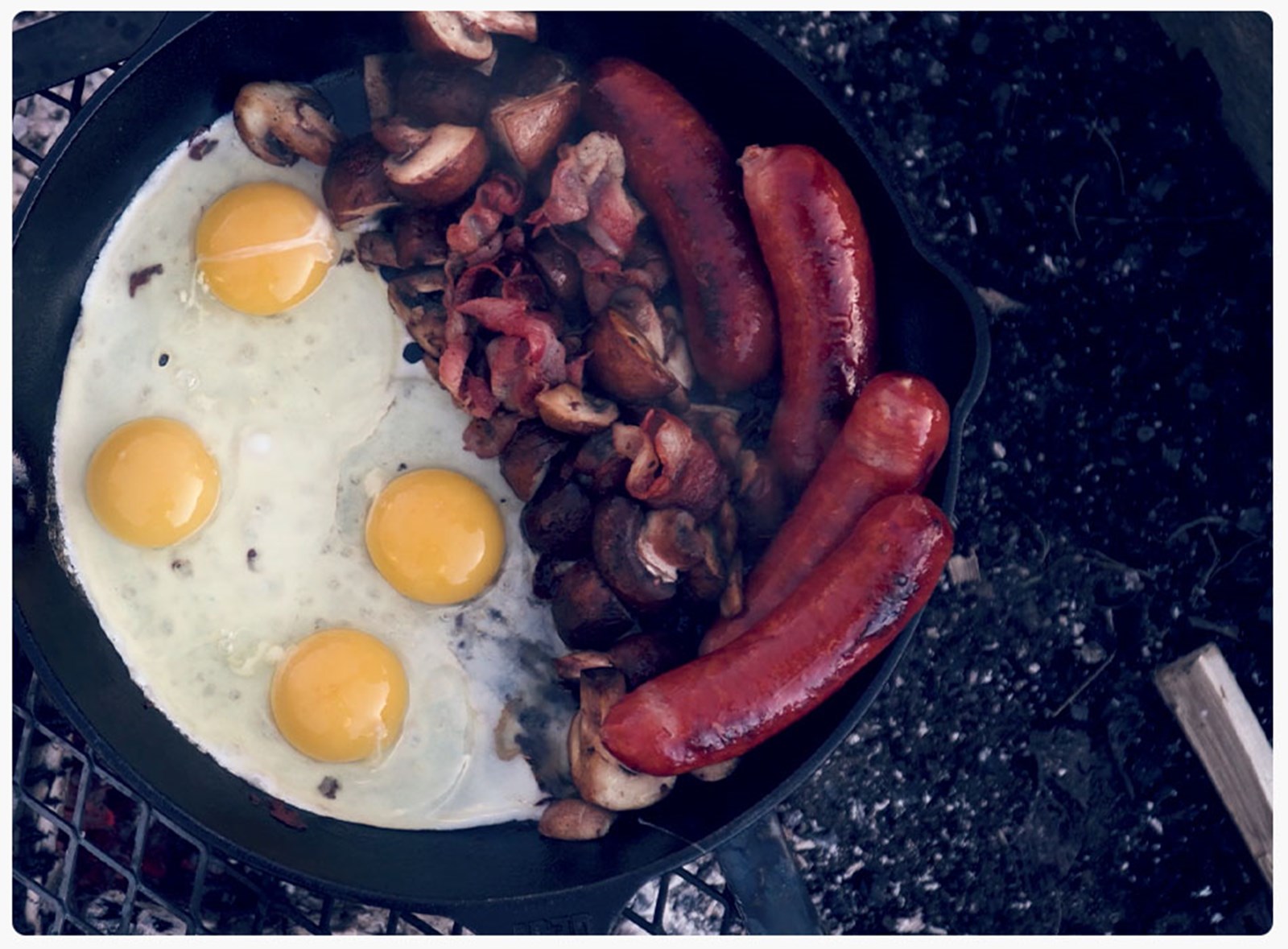 Opskrift på nem morgenmad med æg og bacon