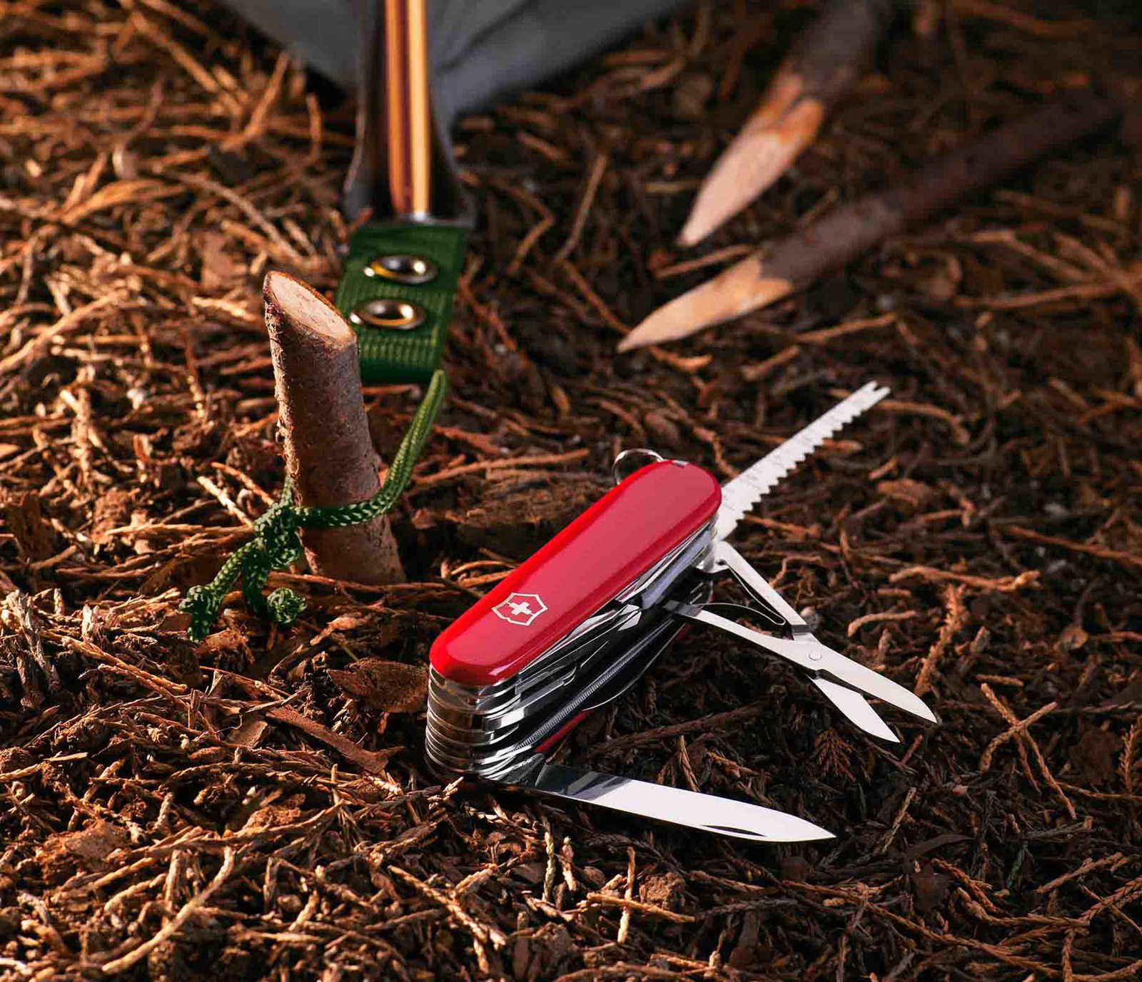 Victorinox lommekniv ved et telt.