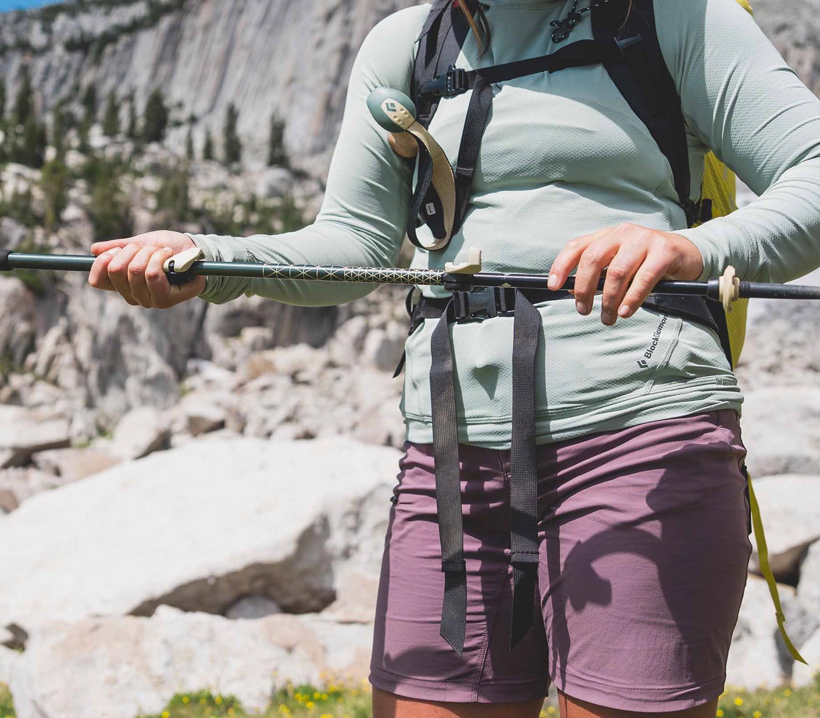 Kvinde med vandrestav.