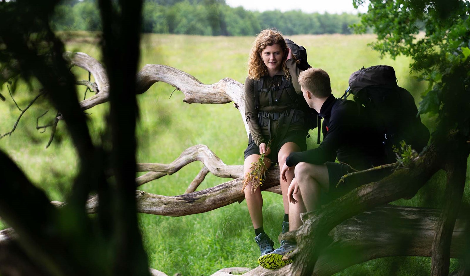 Personer der tager en pause på deres vandretur.
