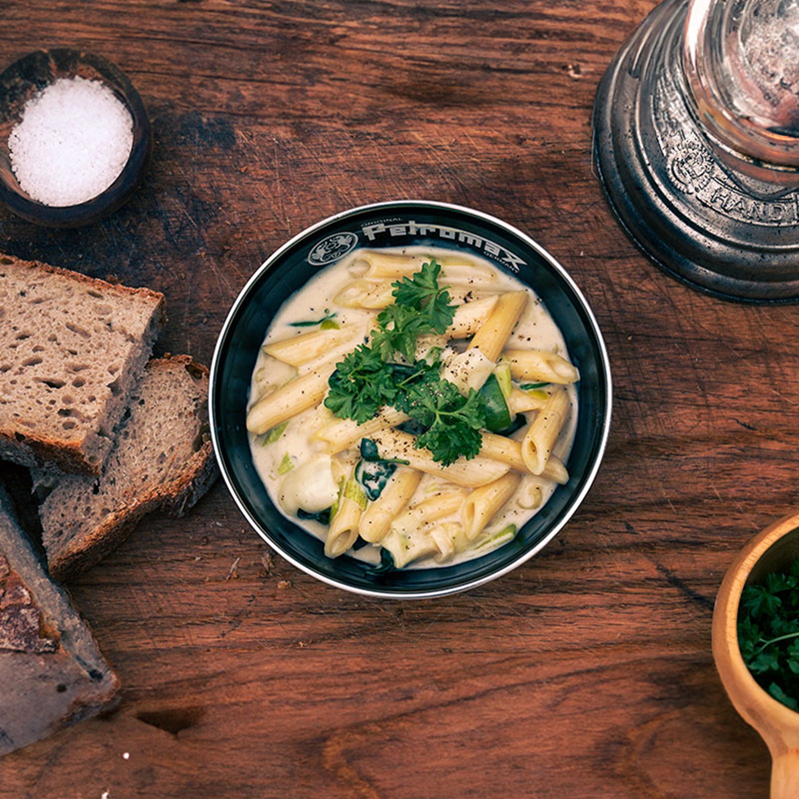 Opskrift på cremet pasta med spinat og svampe