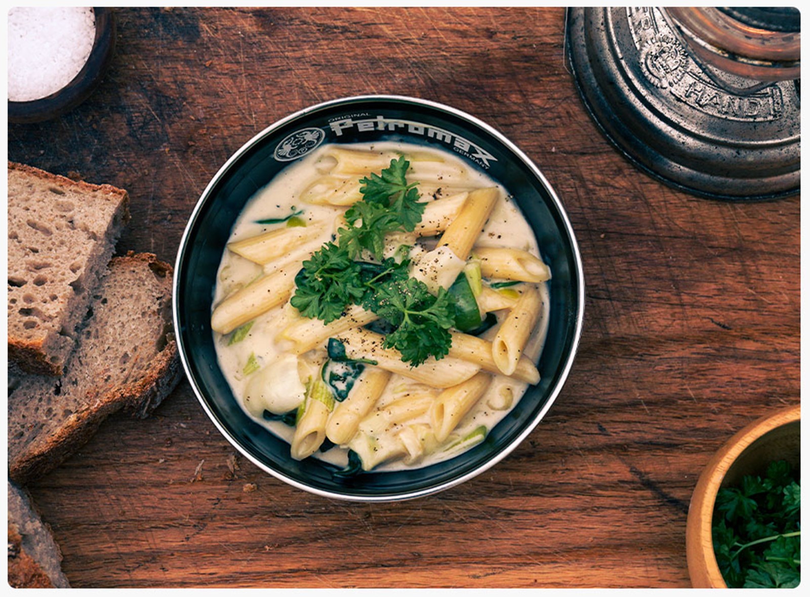 Cremet pasta med spinat og ost