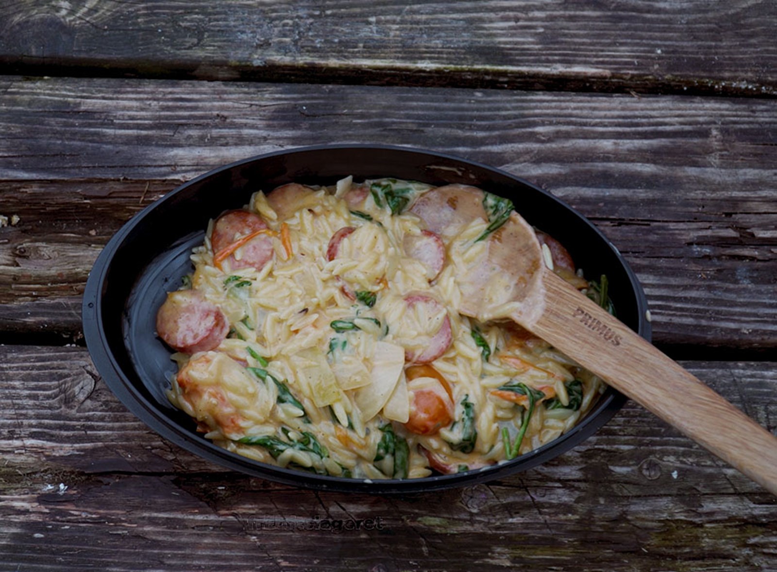 Opskrift på one pot orzo med chorizo