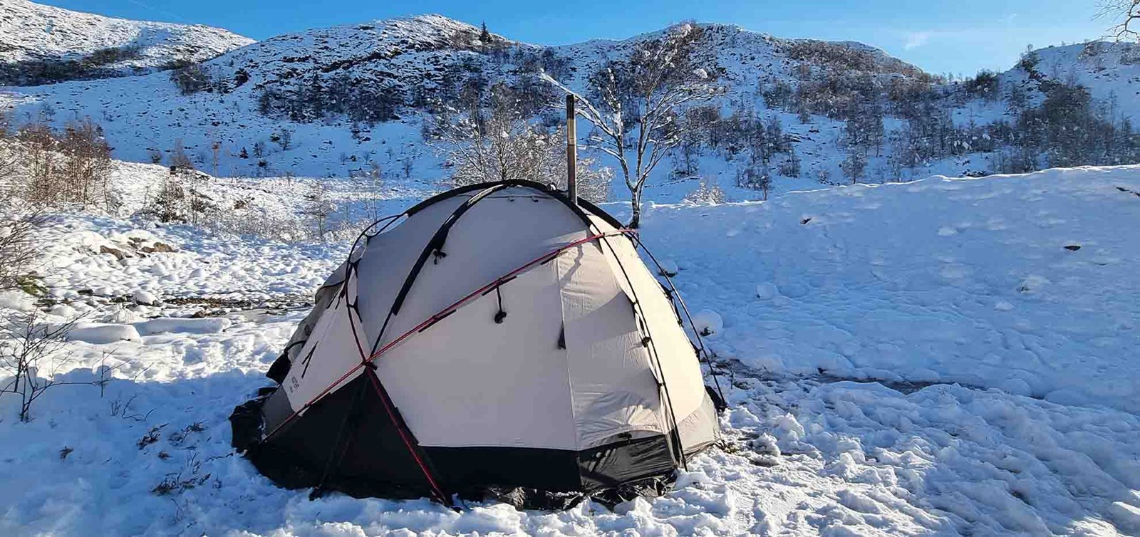 Nortent Gamme telt i et snelandskab.