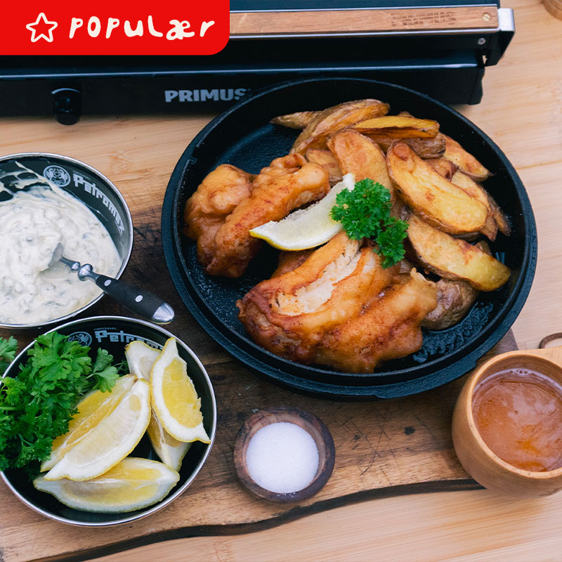 Fish'n'chips med tartarsauce på brænder