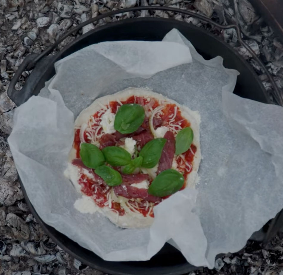 Sprød pizza i Dutch Oven
