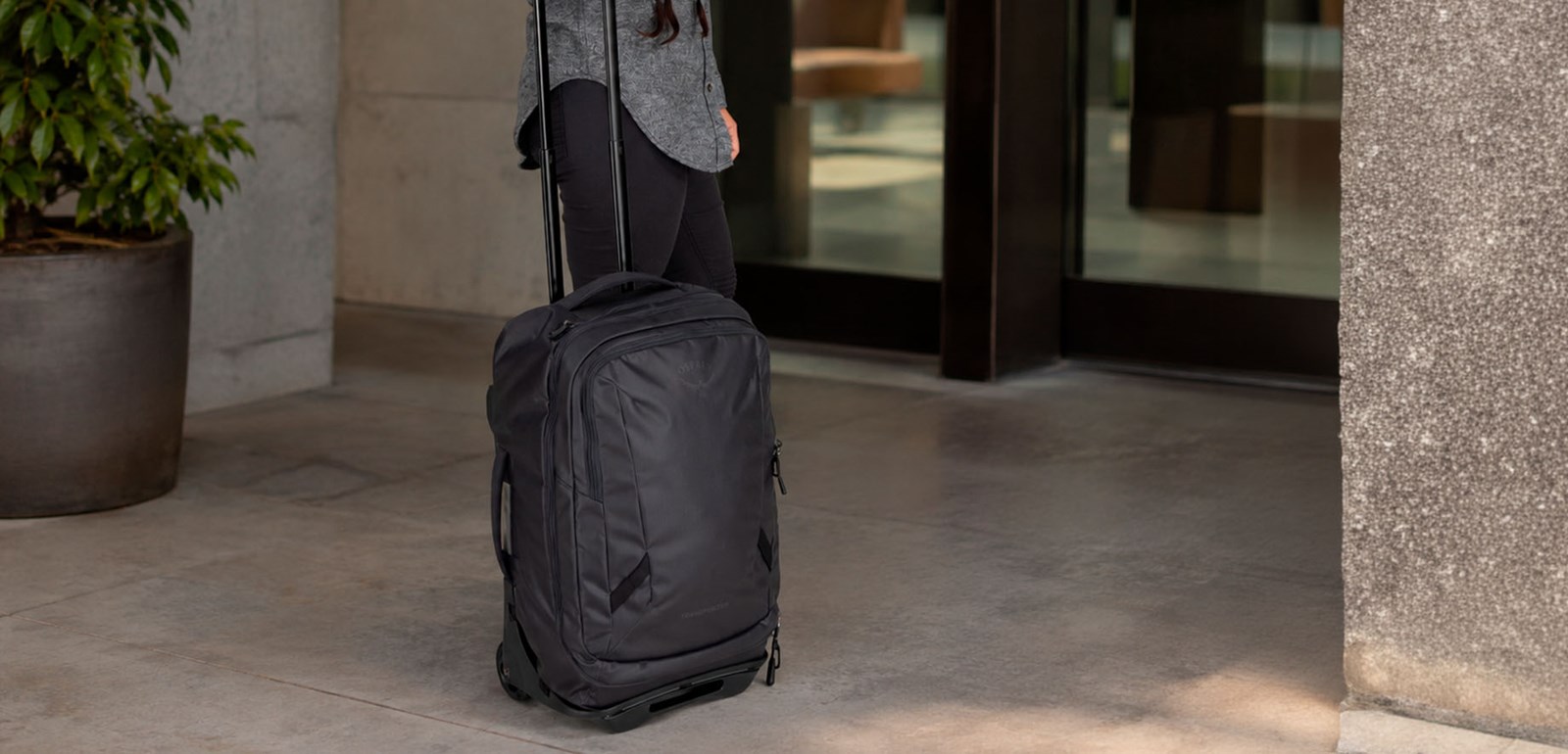 En Tranporter Wheeled duffel carry-on.